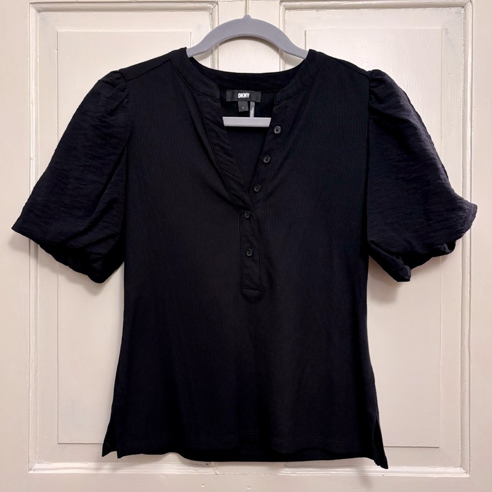DKNY V-Neck Puff Sleeve Black T-shirt, size S